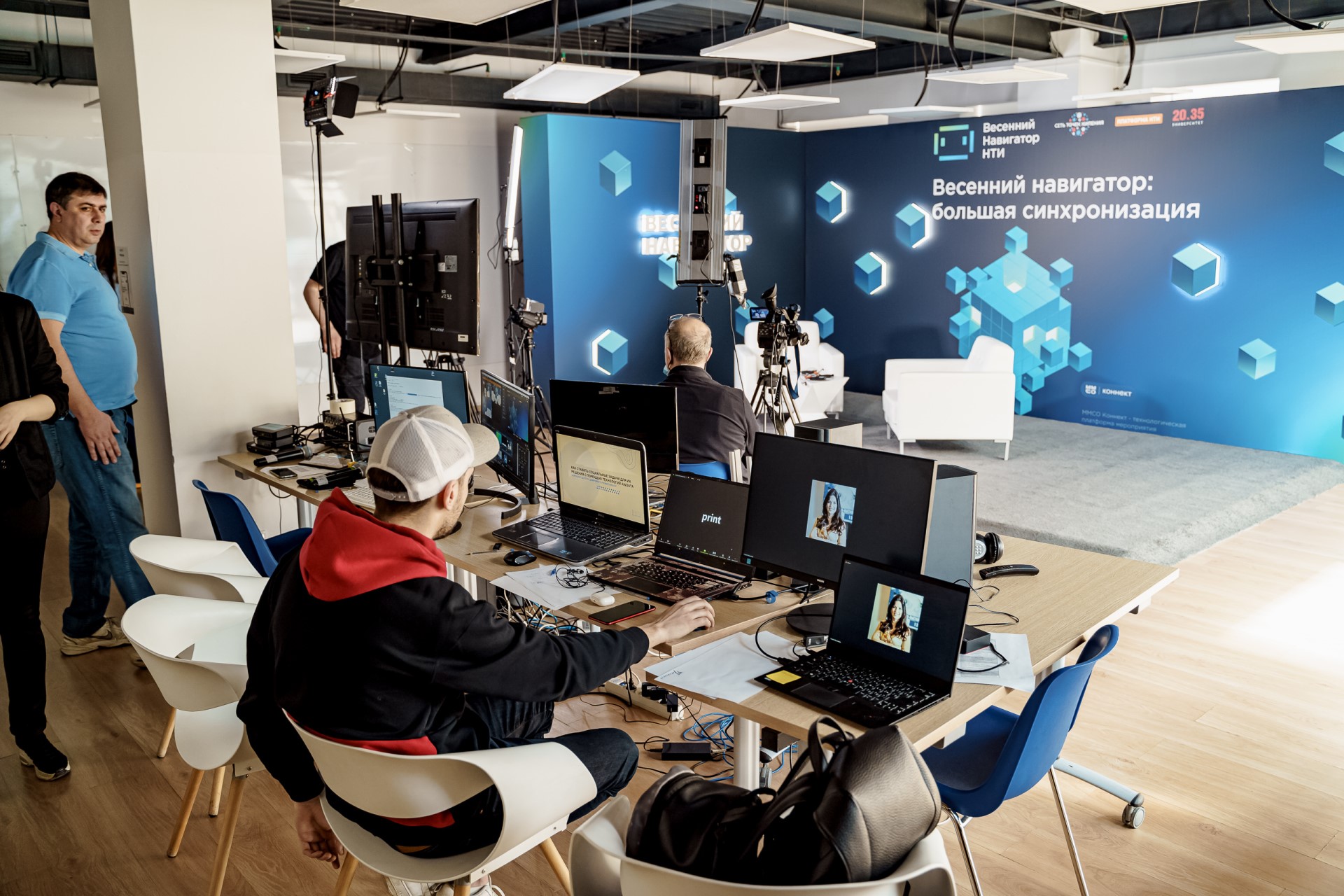 Процесс проектирования и создания брендированного интерактивного AR-фильтра на компьютере