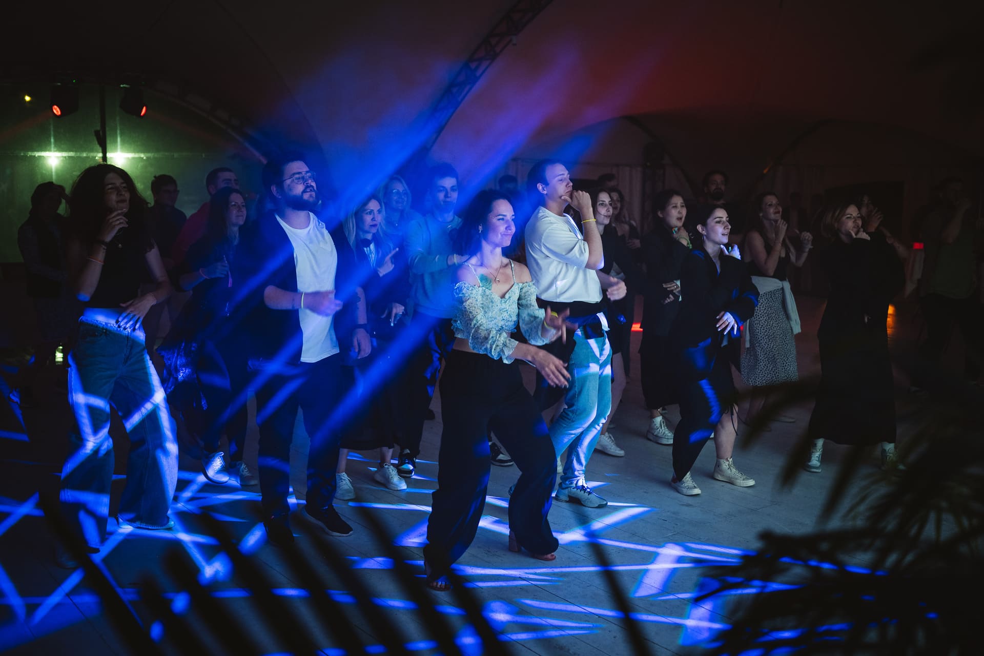 музыкальное оформление корпоратива в офисе с диджеем