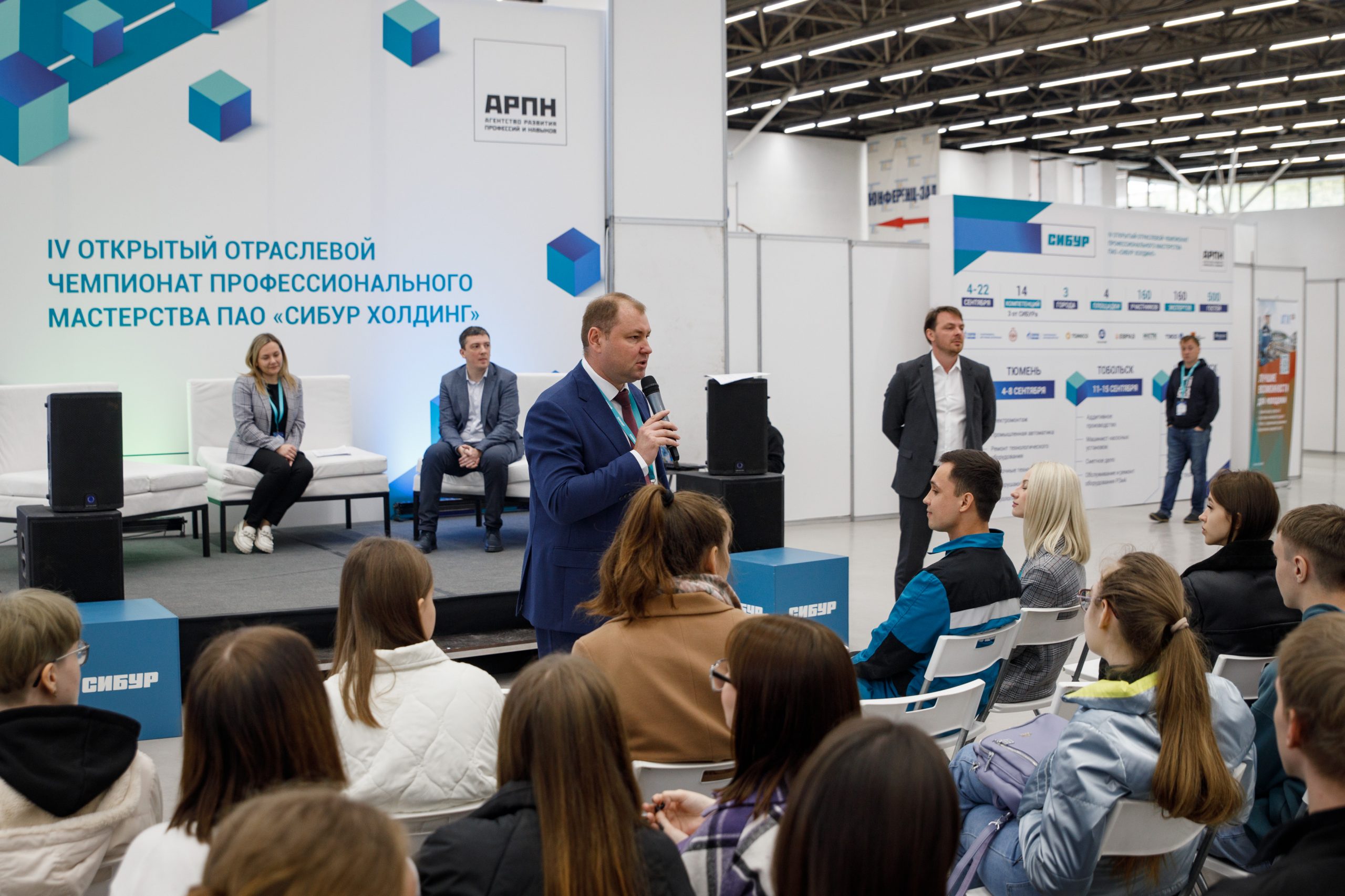 публичное выступление на юбилее компании