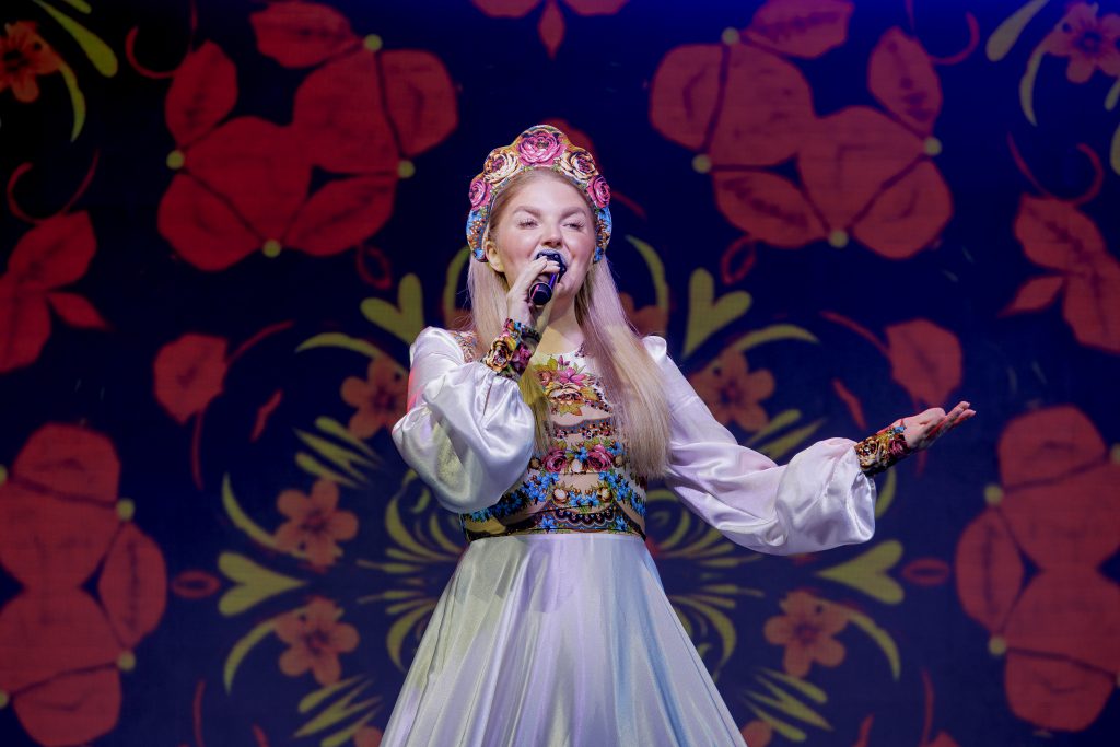 персональный ассистент звезды звезды на сцене