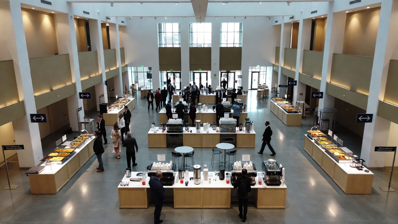 Организация потока гостей во время кофе-брейка на мероприятии