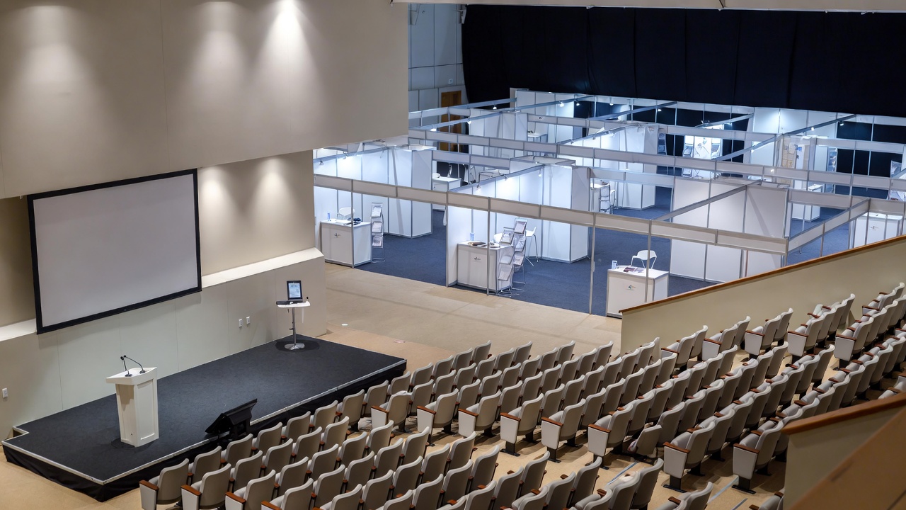 Разделение образовательной программы и экспозоны на медицинском мероприятии